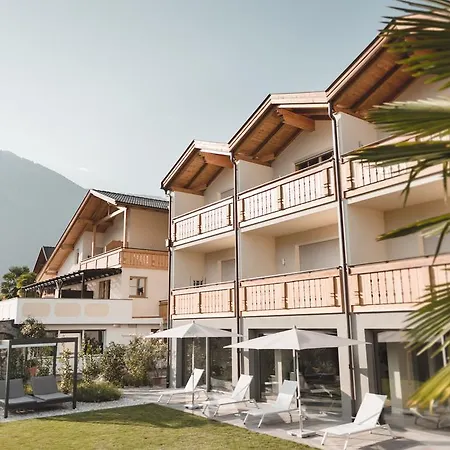 Tiefenbrunn Gardensuites & Breakfast 4* Lana