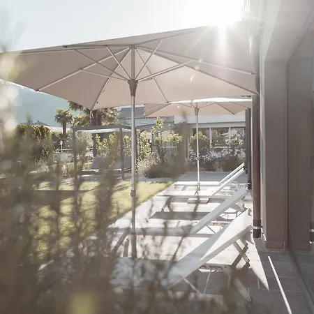 Tiefenbrunn Gardensuites & Breakfast Hotel