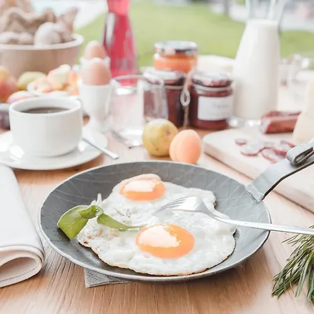 Ξενοδοχείο Tiefenbrunn Gardensuites & Breakfast Lana
