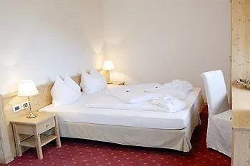 Tiefenbrunn Gardensuites & Breakfast 4* Lana