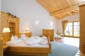 Ξενοδοχείο Tiefenbrunn Gardensuites & Breakfast 4*