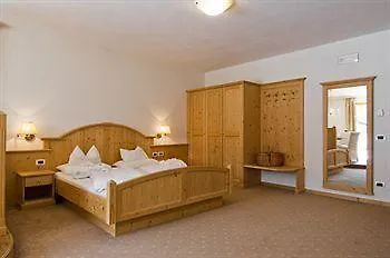Tiefenbrunn Gardensuites & Breakfast 4* Lana
