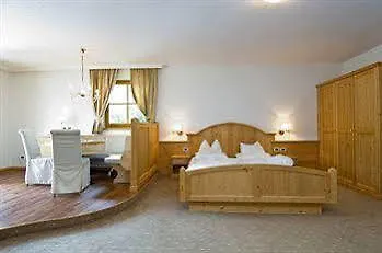 Tiefenbrunn Gardensuites & Breakfast Lana