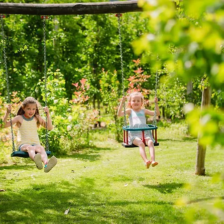 Tiefenbrunn Gardensuites & Breakfast 4*